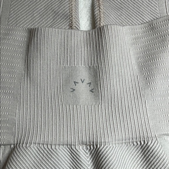 Anthropologie Leggings Seamless Design - Picture 3 of 15